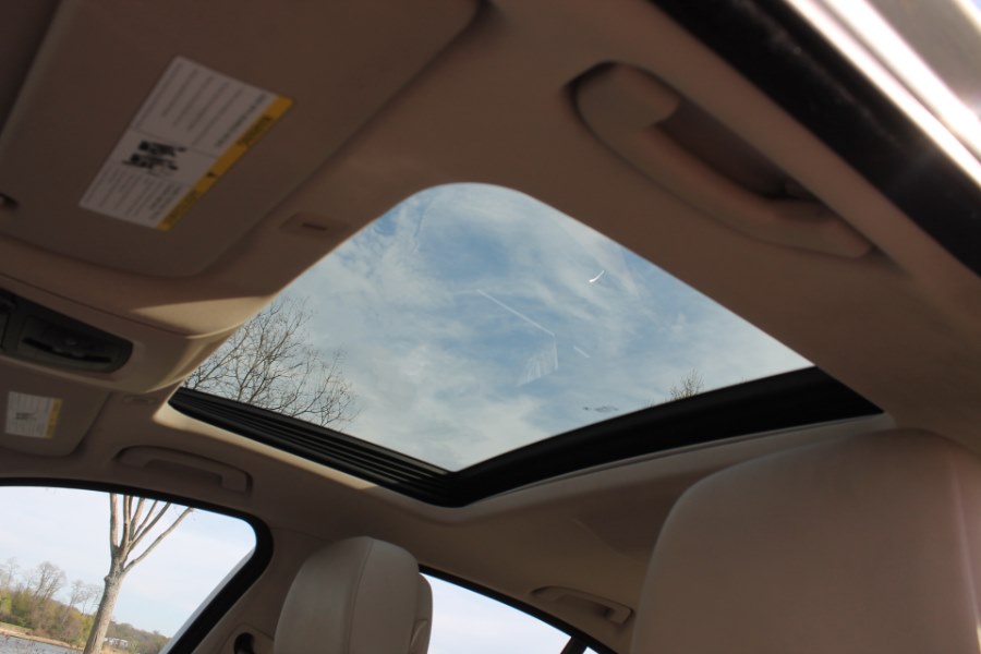 2012 BMW 5 Series 4dr Sdn 528i xDrive AWD, available for sale in Great Neck, New York | Great Neck Car Buyers & Sellers. Great Neck, New York 2012 BMW 5 Series 4dr Sdn 528i xDrive AWD, available for sale in Great Neck, New York | Great Neck Car Buyers & Sellers. Great Neck, New York
