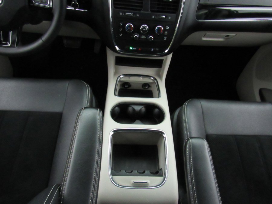 2018 Dodge Grand Caravan SXT Wagon, available for sale in Bronx, New York | Car Factory Expo Inc.. Bronx, New York 2018 Dodge Grand Caravan SXT Wagon, available for sale in Bronx, New York | Car Factory Expo Inc.. Bronx, New York