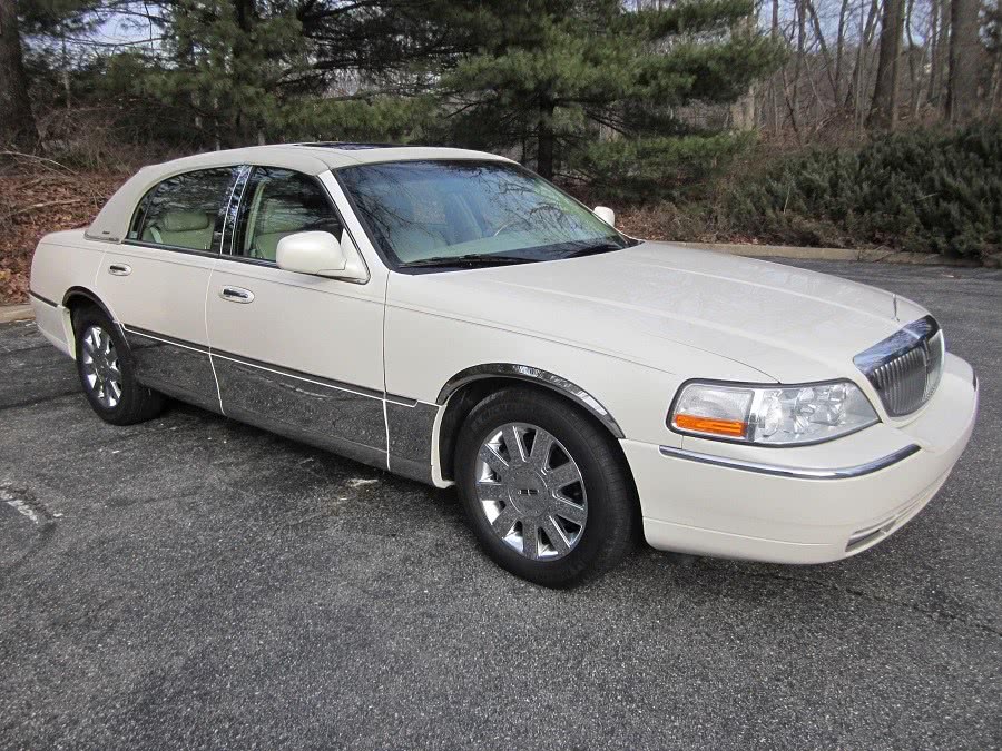 2007 Lincoln Town Car 4dr Sdn Designer Series, available for sale in Lyndhurst, New Jersey | Cars With Deals. Lyndhurst, New Jersey