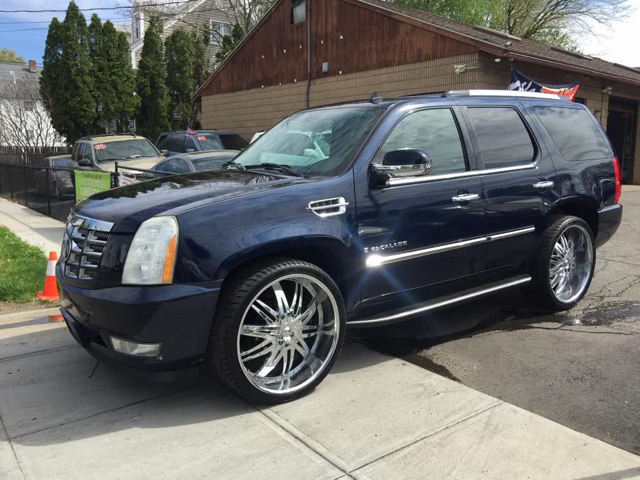 2008 Cadillac Escalade AWD 4dr, available for sale in Stratford, Connecticut | Mike's Motors LLC. Stratford, Connecticut