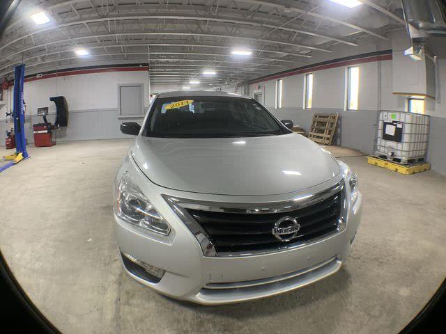 2014 Nissan Altima 4dr Sdn V6 3.5 SV, available for sale in Stratford, Connecticut | Wiz Leasing Inc. Stratford, Connecticut