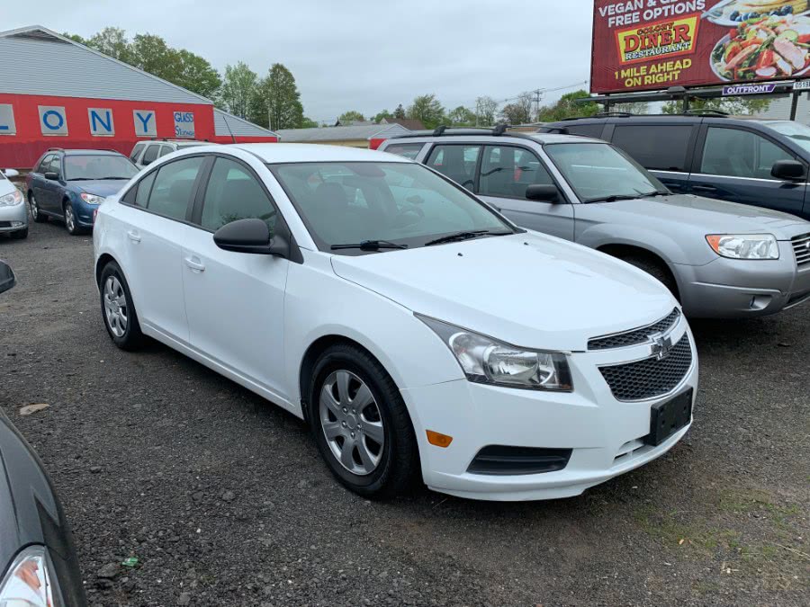 2014 Chevrolet Cruze 4dr Sdn Auto LS, available for sale in Wallingford, Connecticut | Wallingford Auto Center LLC. Wallingford, Connecticut