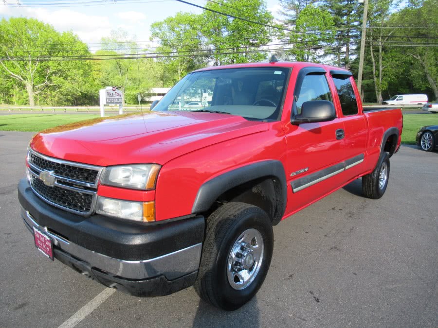 2007 Chevrolet Silverado 2500HD Classic 4WD Ext Cab 143.5" Work Truck, available for sale in South Windsor, Connecticut | Mike And Tony Auto Sales, Inc. South Windsor, Connecticut