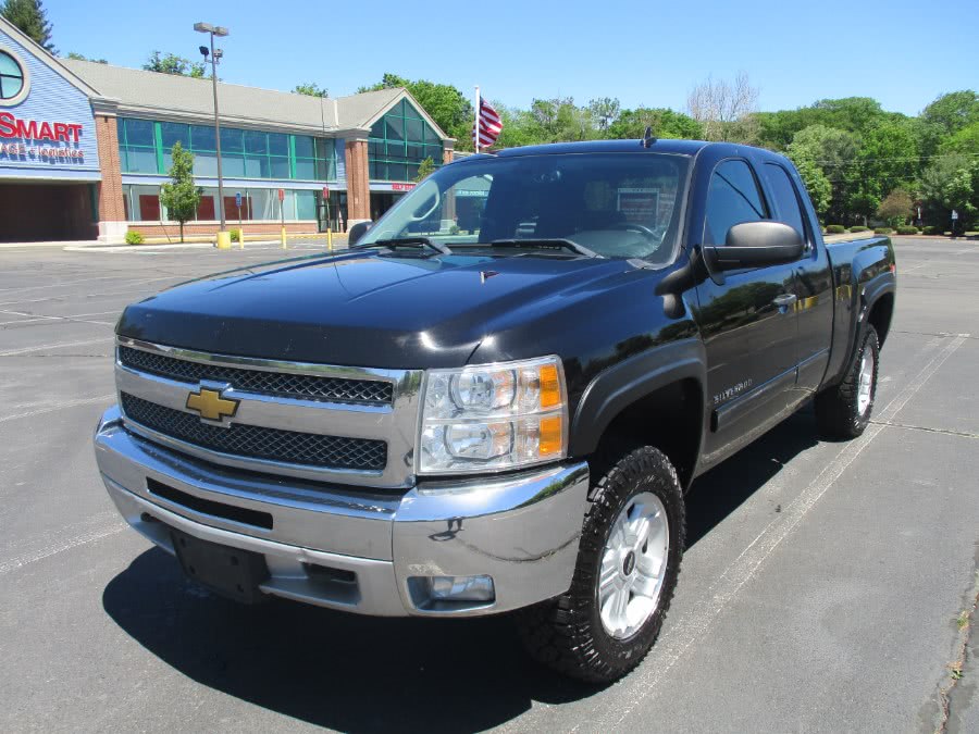 2012 Chevrolet Silverado 1500 4WD Ext Cab 143.5" LT - Clean Carfax / 29 Service, available for sale in New Britain, Connecticut | Universal Motors LLC. New Britain, Connecticut