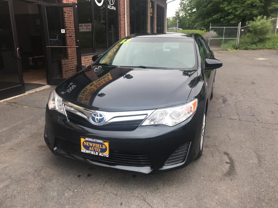 2013 Toyota Camry Hybrid 4dr Sdn LE, available for sale in Middletown, Connecticut | Newfield Auto Sales. Middletown, Connecticut