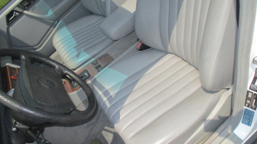 1989 Mercedes-Benz 300E E-CLASS, available for sale in Bronx, New York | TNT Auto Sales USA inc. Bronx, New York 1989 Mercedes-Benz 300E E-CLASS, available for sale in Bronx, New York | TNT Auto Sales USA inc. Bronx, New York