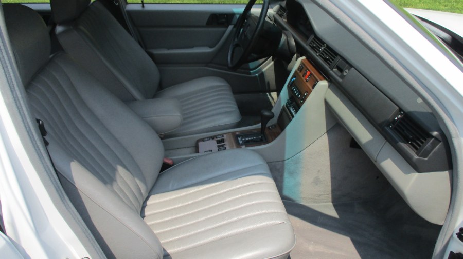 1989 Mercedes-Benz 300E E-CLASS, available for sale in Bronx, New York | TNT Auto Sales USA inc. Bronx, New York 1989 Mercedes-Benz 300E E-CLASS, available for sale in Bronx, New York | TNT Auto Sales USA inc. Bronx, New York