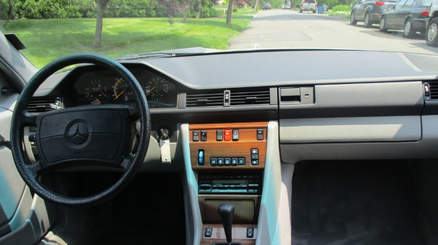 1989 Mercedes-Benz 300E E-CLASS, available for sale in Bronx, New York | TNT Auto Sales USA inc. Bronx, New York 1989 Mercedes-Benz 300E E-CLASS, available for sale in Bronx, New York | TNT Auto Sales USA inc. Bronx, New York
