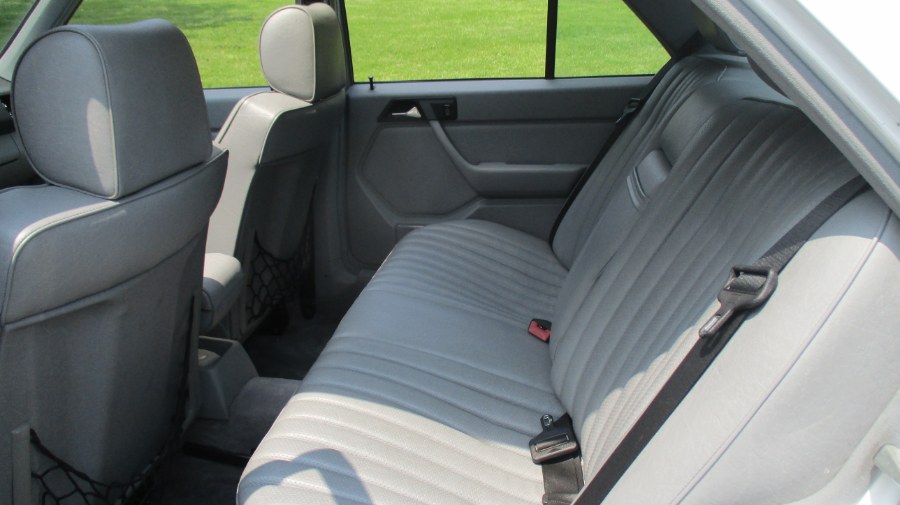 1989 Mercedes-Benz 300E E-CLASS, available for sale in Bronx, New York | TNT Auto Sales USA inc. Bronx, New York 1989 Mercedes-Benz 300E E-CLASS, available for sale in Bronx, New York | TNT Auto Sales USA inc. Bronx, New York