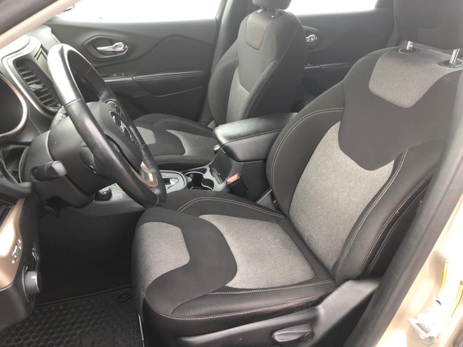 2015 Jeep Cherokee 4WD 4dr Sport, available for sale in Milford, Connecticut | Chip's Auto Sales Inc. Milford, Connecticut 2015 Jeep Cherokee 4WD 4dr Sport, available for sale in Milford, Connecticut | Chip's Auto Sales Inc. Milford, Connecticut