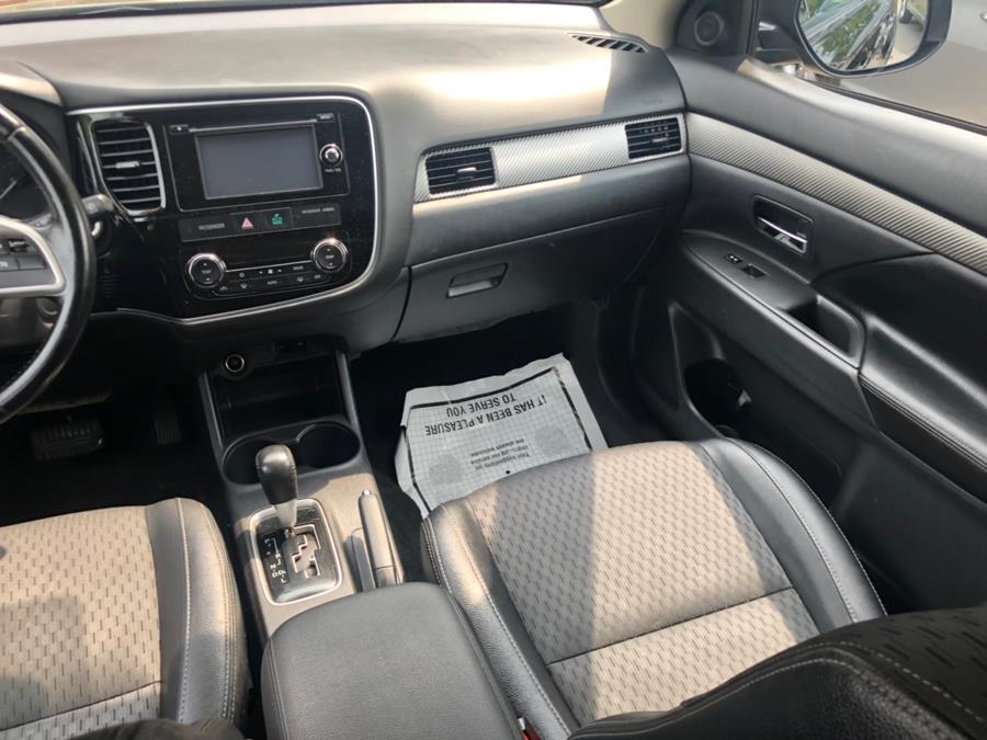 2015 Mitsubishi Outlander 4WD 4dr SE, available for sale in New Britain, Connecticut | Central Auto Sales & Service. New Britain, Connecticut 2015 Mitsubishi Outlander 4WD 4dr SE, available for sale in New Britain, Connecticut | Central Auto Sales & Service. New Britain, Connecticut