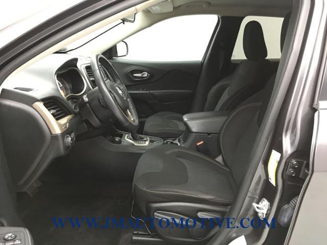 2016 Jeep Cherokee 4WD 4dr Latitude, available for sale in Naugatuck, Connecticut | J&M Automotive Sls&Svc LLC. Naugatuck, Connecticut 2016 Jeep Cherokee 4WD 4dr Latitude, available for sale in Naugatuck, Connecticut | J&M Automotive Sls&Svc LLC. Naugatuck, Connecticut