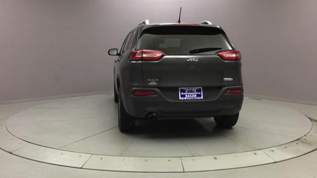 2016 Jeep Cherokee 4WD 4dr Latitude, available for sale in Naugatuck, Connecticut | J&M Automotive Sls&Svc LLC. Naugatuck, Connecticut 2016 Jeep Cherokee 4WD 4dr Latitude, available for sale in Naugatuck, Connecticut | J&M Automotive Sls&Svc LLC. Naugatuck, Connecticut