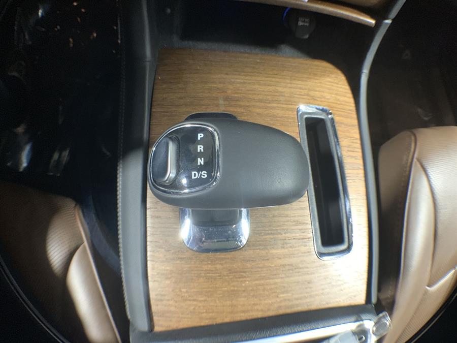 2014 Chrysler 300 4dr Sdn 300C John Varvatos Limited Edition AWD, available for sale in Stratford, Connecticut | Wiz Leasing Inc. Stratford, Connecticut 2014 Chrysler 300 4dr Sdn 300C John Varvatos Limited Edition AWD, available for sale in Stratford, Connecticut | Wiz Leasing Inc. Stratford, Connecticut
