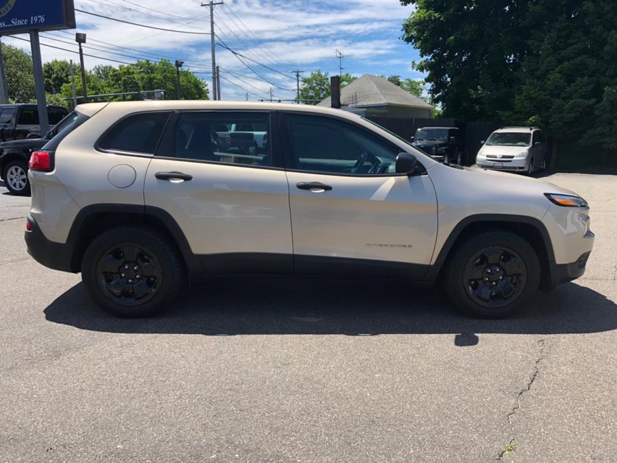 2015 Jeep Cherokee 4WD 4dr Sport, available for sale in Milford, Connecticut | Chip's Auto Sales Inc. Milford, Connecticut 2015 Jeep Cherokee 4WD 4dr Sport, available for sale in Milford, Connecticut | Chip's Auto Sales Inc. Milford, Connecticut