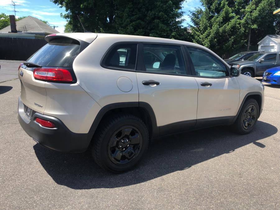 2015 Jeep Cherokee 4WD 4dr Sport, available for sale in Milford, Connecticut | Chip's Auto Sales Inc. Milford, Connecticut 2015 Jeep Cherokee 4WD 4dr Sport, available for sale in Milford, Connecticut | Chip's Auto Sales Inc. Milford, Connecticut