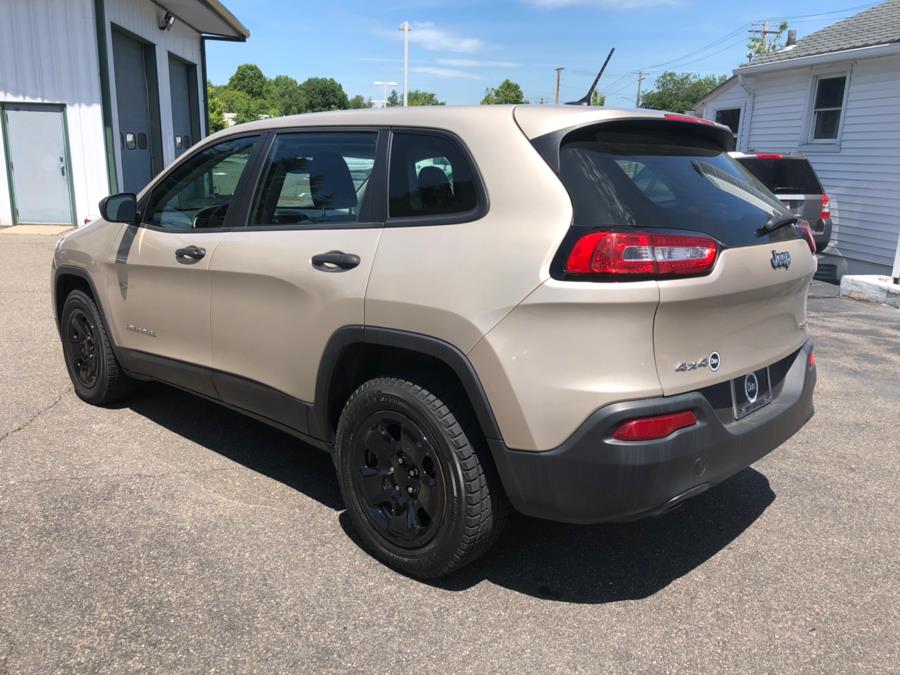 2015 Jeep Cherokee 4WD 4dr Sport, available for sale in Milford, Connecticut | Chip's Auto Sales Inc. Milford, Connecticut 2015 Jeep Cherokee 4WD 4dr Sport, available for sale in Milford, Connecticut | Chip's Auto Sales Inc. Milford, Connecticut