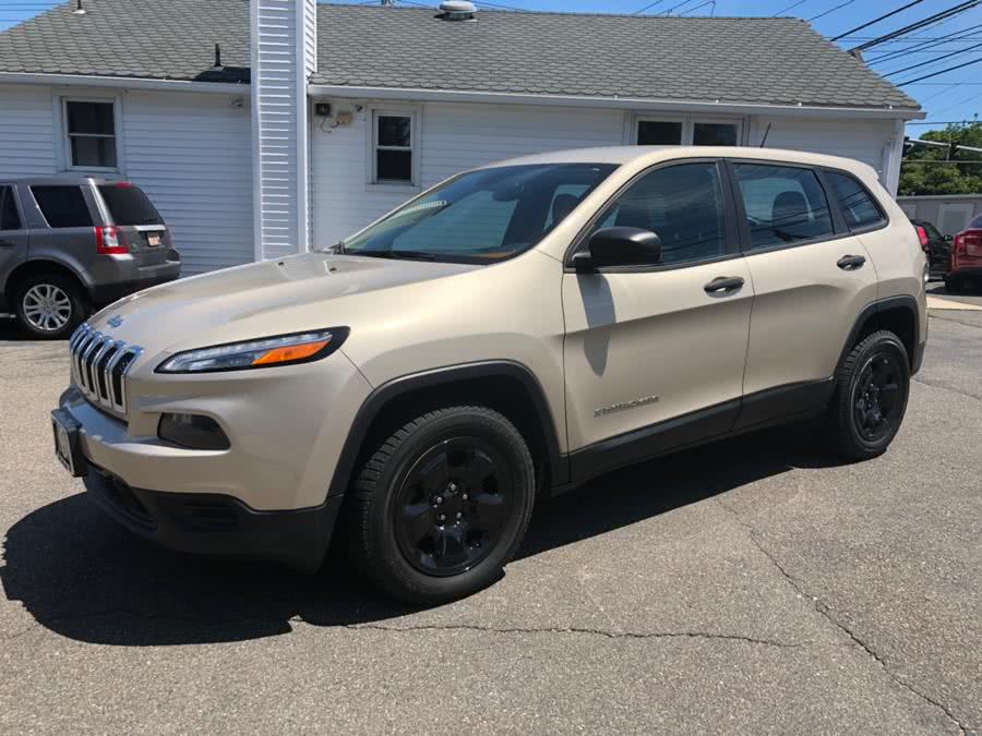 2015 Jeep Cherokee 4WD 4dr Sport, available for sale in Milford, Connecticut | Chip's Auto Sales Inc. Milford, Connecticut
