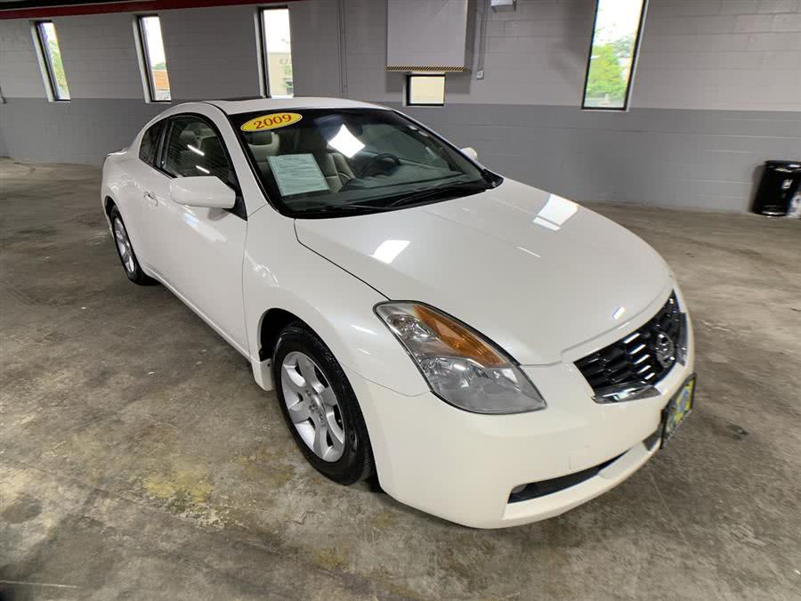 2009 Nissan Altima 2dr Cpe I4 2.5 S, available for sale in Stratford, Connecticut | Wiz Leasing Inc. Stratford, Connecticut