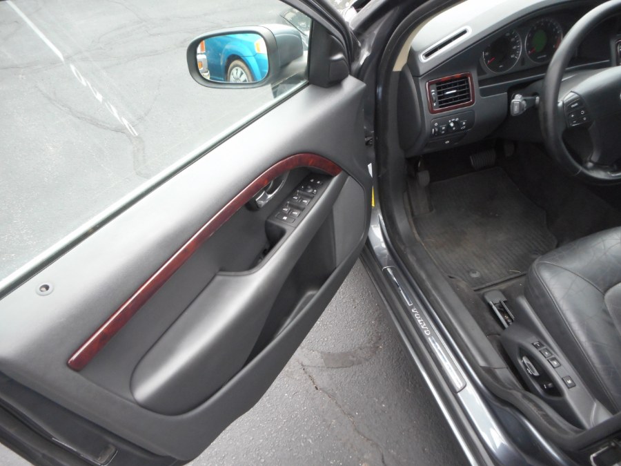 2007 Volvo S80 4dr Sdn I6 FWD, available for sale in Newington, Connecticut | Wholesale Motorcars LLC. Newington, Connecticut 2007 Volvo S80 4dr Sdn I6 FWD, available for sale in Newington, Connecticut | Wholesale Motorcars LLC. Newington, Connecticut
