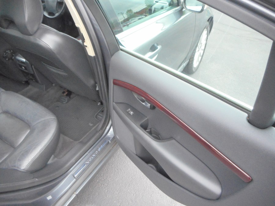 2007 Volvo S80 4dr Sdn I6 FWD, available for sale in Newington, Connecticut | Wholesale Motorcars LLC. Newington, Connecticut 2007 Volvo S80 4dr Sdn I6 FWD, available for sale in Newington, Connecticut | Wholesale Motorcars LLC. Newington, Connecticut