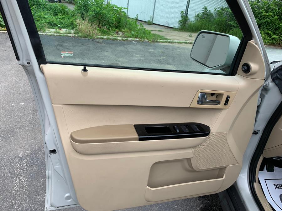 2008 Ford Escape 4WD 4dr V6 Auto Limited, available for sale in Taunton, Massachusetts | Rt 138 Auto Center Inc . Taunton, Massachusetts 2008 Ford Escape 4WD 4dr V6 Auto Limited, available for sale in Taunton, Massachusetts | Rt 138 Auto Center Inc . Taunton, Massachusetts