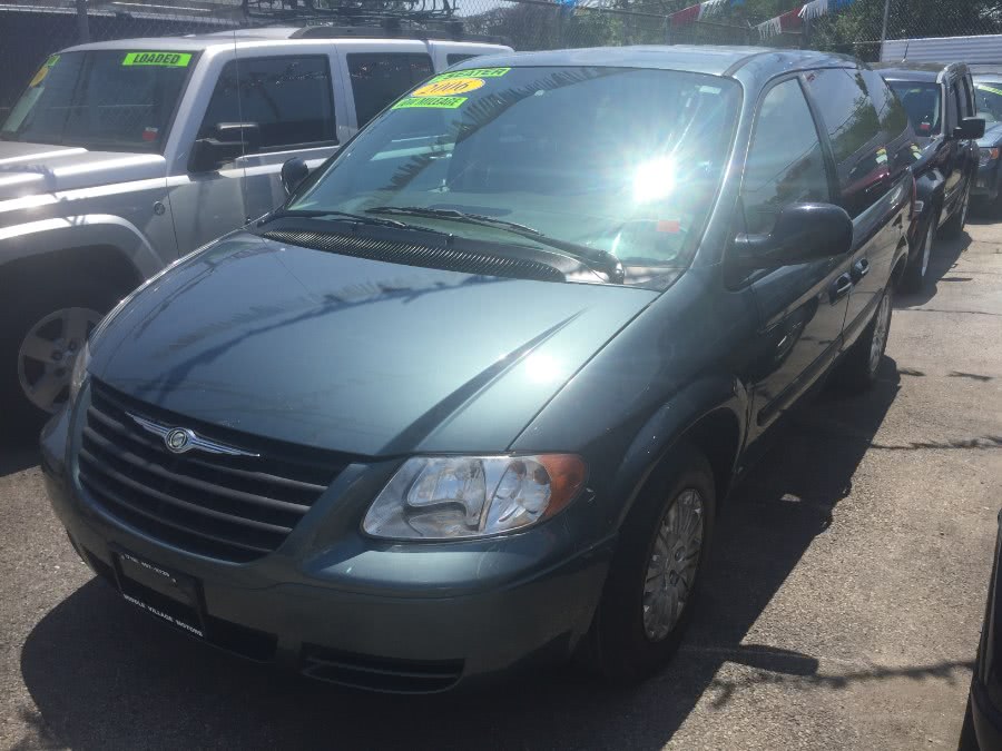 2006 Chrysler Town & Country SWB 4dr, available for sale in Middle Village, New York | Middle Village Motors . Middle Village, New York