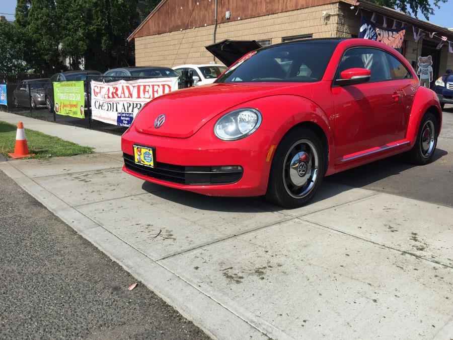 2013 Volkswagen Beetle Coupe 2dr Man 2.5L w/Sun PZEV, available for sale in Stratford, Connecticut | Mike's Motors LLC. Stratford, Connecticut