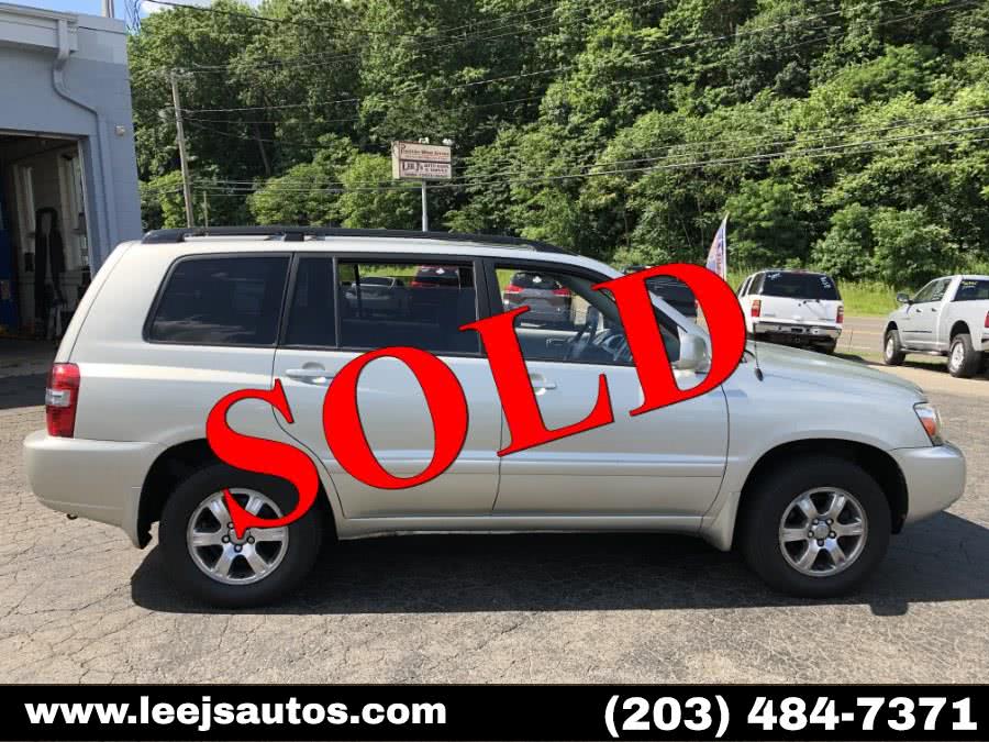 2004 Toyota Highlander 4dr V6 4WD w/3rd Row (Natl), available for sale in North Branford, Connecticut | LeeJ's Auto Sales & Service. North Branford, Connecticut