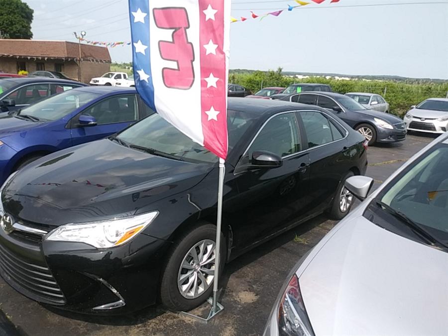 Used Toyota Camry LE Automatic (Natl) 2017 | 5M Motor Corp. Hamden, Connecticut