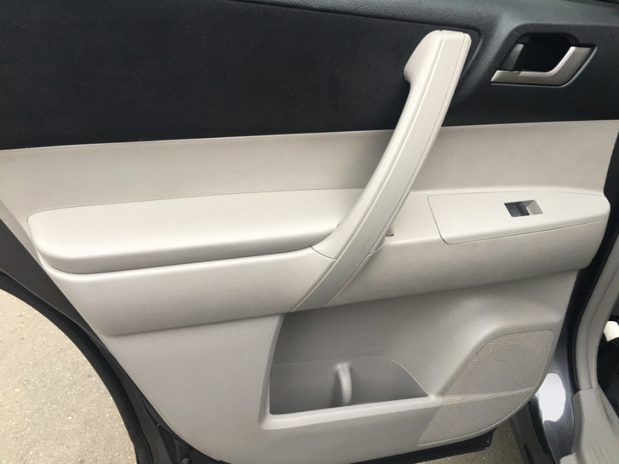 2012 Toyota Highlander 4WD 4dr V6 (Natl), available for sale in Bristol, Connecticut | Bristol Auto Center LLC. Bristol, Connecticut 2012 Toyota Highlander 4WD 4dr V6 (Natl), available for sale in Bristol, Connecticut | Bristol Auto Center LLC. Bristol, Connecticut