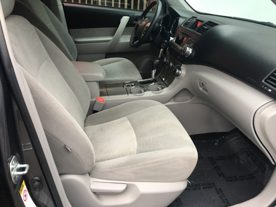 2012 Toyota Highlander 4WD 4dr V6 (Natl), available for sale in Bristol, Connecticut | Bristol Auto Center LLC. Bristol, Connecticut 2012 Toyota Highlander 4WD 4dr V6 (Natl), available for sale in Bristol, Connecticut | Bristol Auto Center LLC. Bristol, Connecticut
