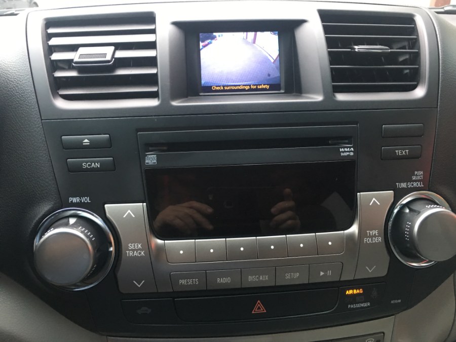 2012 Toyota Highlander 4WD 4dr V6 (Natl), available for sale in Bristol, Connecticut | Bristol Auto Center LLC. Bristol, Connecticut 2012 Toyota Highlander 4WD 4dr V6 (Natl), available for sale in Bristol, Connecticut | Bristol Auto Center LLC. Bristol, Connecticut