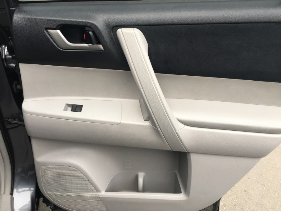 2012 Toyota Highlander 4WD 4dr V6 (Natl), available for sale in Bristol, Connecticut | Bristol Auto Center LLC. Bristol, Connecticut 2012 Toyota Highlander 4WD 4dr V6 (Natl), available for sale in Bristol, Connecticut | Bristol Auto Center LLC. Bristol, Connecticut