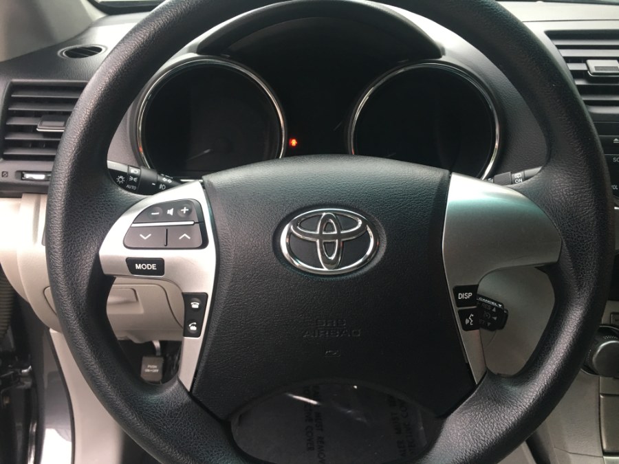 2012 Toyota Highlander 4WD 4dr V6 (Natl), available for sale in Bristol, Connecticut | Bristol Auto Center LLC. Bristol, Connecticut 2012 Toyota Highlander 4WD 4dr V6 (Natl), available for sale in Bristol, Connecticut | Bristol Auto Center LLC. Bristol, Connecticut