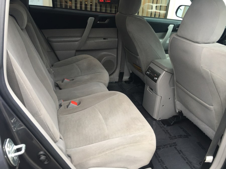 2012 Toyota Highlander 4WD 4dr V6 (Natl), available for sale in Bristol, Connecticut | Bristol Auto Center LLC. Bristol, Connecticut 2012 Toyota Highlander 4WD 4dr V6 (Natl), available for sale in Bristol, Connecticut | Bristol Auto Center LLC. Bristol, Connecticut