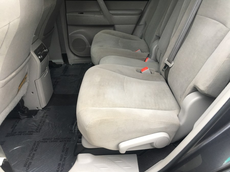 2012 Toyota Highlander 4WD 4dr V6 (Natl), available for sale in Bristol, Connecticut | Bristol Auto Center LLC. Bristol, Connecticut 2012 Toyota Highlander 4WD 4dr V6 (Natl), available for sale in Bristol, Connecticut | Bristol Auto Center LLC. Bristol, Connecticut