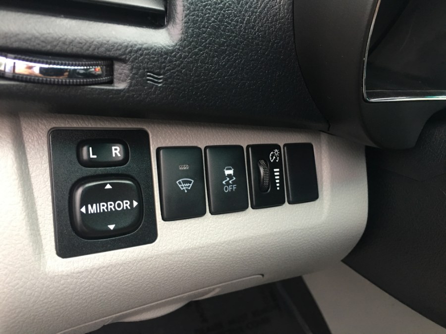 2012 Toyota Highlander 4WD 4dr V6 (Natl), available for sale in Bristol, Connecticut | Bristol Auto Center LLC. Bristol, Connecticut 2012 Toyota Highlander 4WD 4dr V6 (Natl), available for sale in Bristol, Connecticut | Bristol Auto Center LLC. Bristol, Connecticut