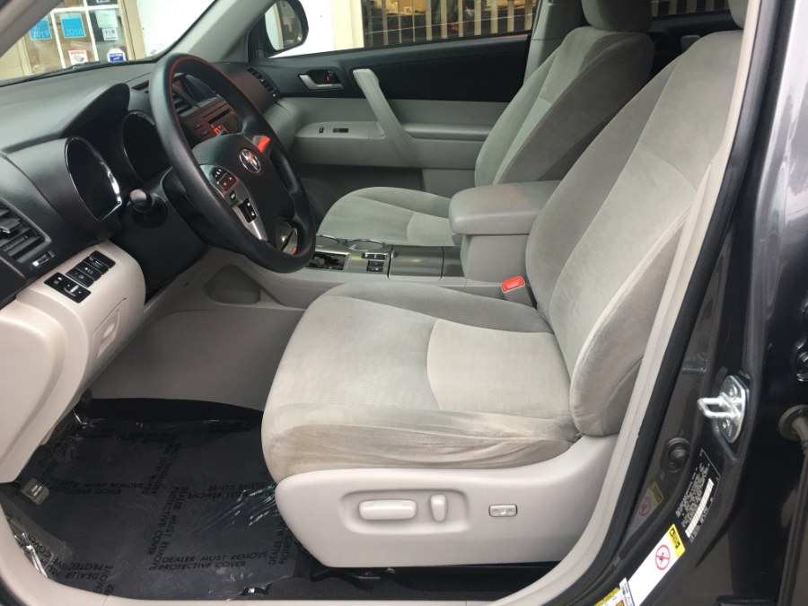 2012 Toyota Highlander 4WD 4dr V6 (Natl), available for sale in Bristol, Connecticut | Bristol Auto Center LLC. Bristol, Connecticut 2012 Toyota Highlander 4WD 4dr V6 (Natl), available for sale in Bristol, Connecticut | Bristol Auto Center LLC. Bristol, Connecticut