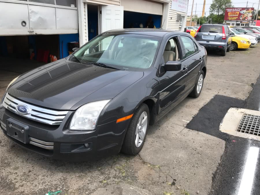 2007 Ford Fusion 4dr Sdn I4 SE FWD, available for sale in Wallingford, Connecticut | Wallingford Auto Center LLC. Wallingford, Connecticut