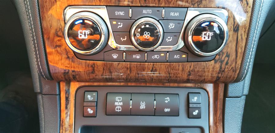 2014 Chevrolet Traverse AWD 4dr 2LT, available for sale in Waterbury, Connecticut | National Auto Brokers, Inc.. Waterbury, Connecticut 2014 Chevrolet Traverse AWD 4dr 2LT, available for sale in Waterbury, Connecticut | National Auto Brokers, Inc.. Waterbury, Connecticut