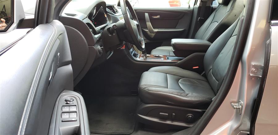 2014 Chevrolet Traverse AWD 4dr 2LT, available for sale in Waterbury, Connecticut | National Auto Brokers, Inc.. Waterbury, Connecticut 2014 Chevrolet Traverse AWD 4dr 2LT, available for sale in Waterbury, Connecticut | National Auto Brokers, Inc.. Waterbury, Connecticut