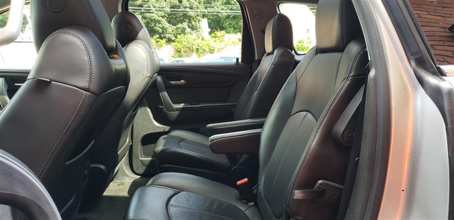 2014 Chevrolet Traverse AWD 4dr 2LT, available for sale in Waterbury, Connecticut | National Auto Brokers, Inc.. Waterbury, Connecticut 2014 Chevrolet Traverse AWD 4dr 2LT, available for sale in Waterbury, Connecticut | National Auto Brokers, Inc.. Waterbury, Connecticut