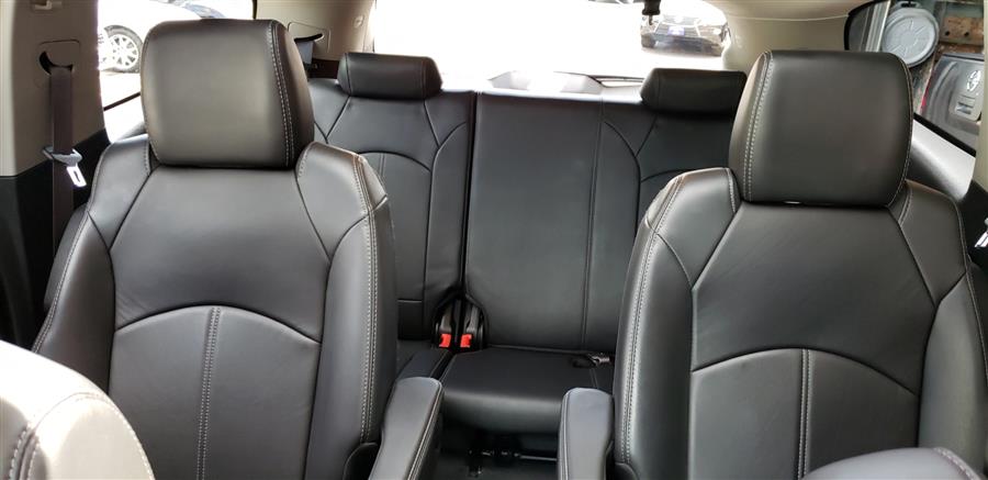 2014 Chevrolet Traverse AWD 4dr 2LT, available for sale in Waterbury, Connecticut | National Auto Brokers, Inc.. Waterbury, Connecticut 2014 Chevrolet Traverse AWD 4dr 2LT, available for sale in Waterbury, Connecticut | National Auto Brokers, Inc.. Waterbury, Connecticut