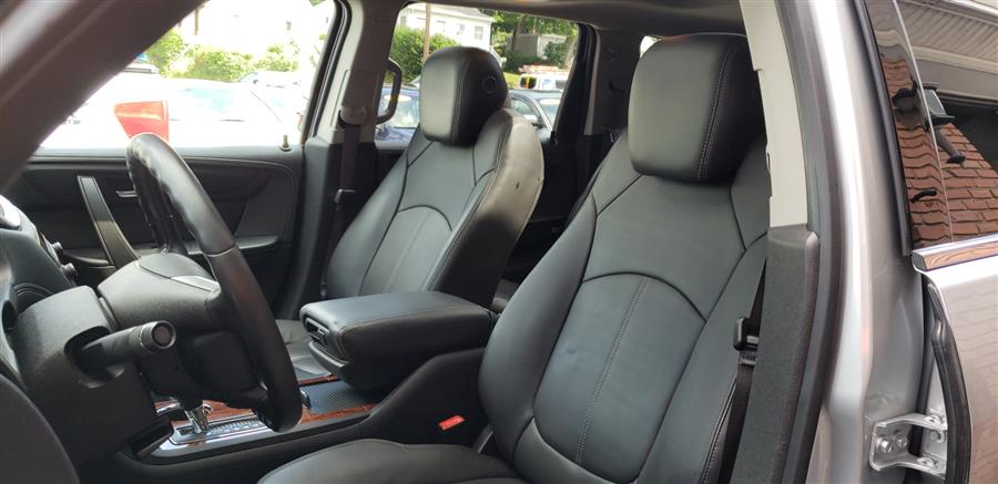 2014 Chevrolet Traverse AWD 4dr 2LT, available for sale in Waterbury, Connecticut | National Auto Brokers, Inc.. Waterbury, Connecticut 2014 Chevrolet Traverse AWD 4dr 2LT, available for sale in Waterbury, Connecticut | National Auto Brokers, Inc.. Waterbury, Connecticut