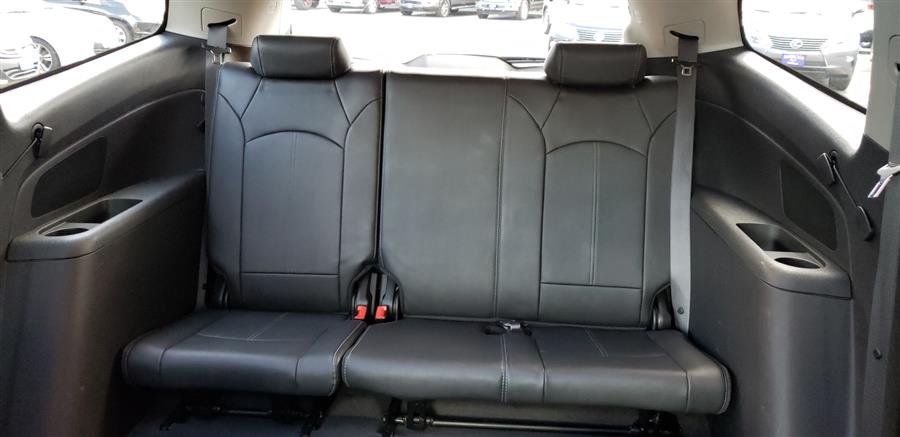 2014 Chevrolet Traverse AWD 4dr 2LT, available for sale in Waterbury, Connecticut | National Auto Brokers, Inc.. Waterbury, Connecticut 2014 Chevrolet Traverse AWD 4dr 2LT, available for sale in Waterbury, Connecticut | National Auto Brokers, Inc.. Waterbury, Connecticut
