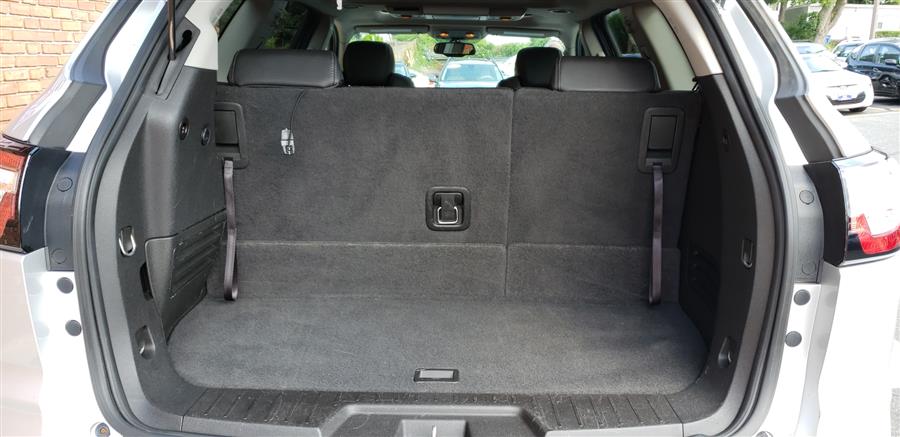 2014 Chevrolet Traverse AWD 4dr 2LT, available for sale in Waterbury, Connecticut | National Auto Brokers, Inc.. Waterbury, Connecticut 2014 Chevrolet Traverse AWD 4dr 2LT, available for sale in Waterbury, Connecticut | National Auto Brokers, Inc.. Waterbury, Connecticut