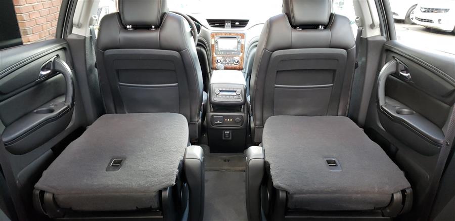 2014 Chevrolet Traverse AWD 4dr 2LT, available for sale in Waterbury, Connecticut | National Auto Brokers, Inc.. Waterbury, Connecticut 2014 Chevrolet Traverse AWD 4dr 2LT, available for sale in Waterbury, Connecticut | National Auto Brokers, Inc.. Waterbury, Connecticut