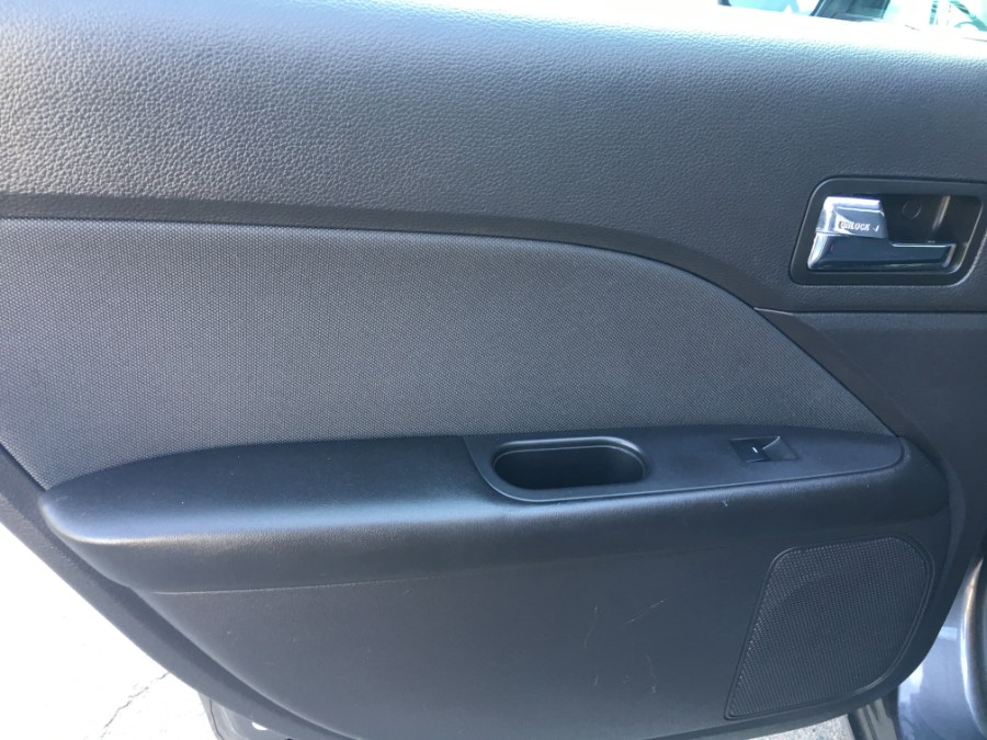 2010 Ford Fusion 4dr Sdn SE FWD, available for sale in Bristol, Connecticut | Bristol Auto Center LLC. Bristol, Connecticut 2010 Ford Fusion 4dr Sdn SE FWD, available for sale in Bristol, Connecticut | Bristol Auto Center LLC. Bristol, Connecticut