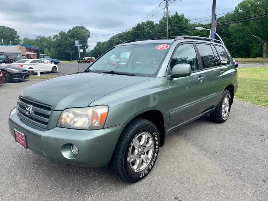 2005 Toyota Highlander 4dr V6 4WD w/3rd Row, available for sale in South Windsor, Connecticut | Mike And Tony Auto Sales, Inc. South Windsor, Connecticut